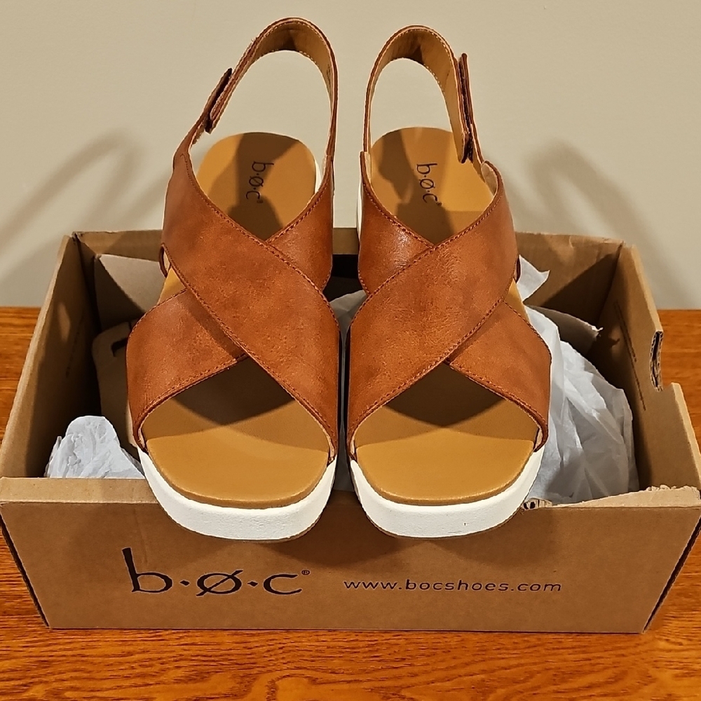 b.o.c. Women's Tan Slingback Sandals - Picture 3 of 4